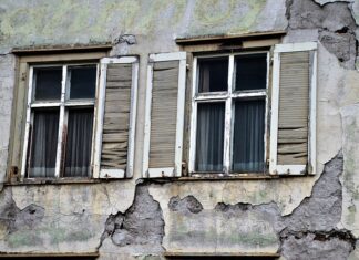 Czym smarować Popękane skórki?