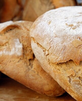 Dlaczego odchodzą skórki przy paznokciach?