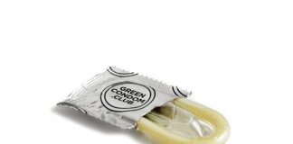 Jak pozbyć się zapachu perfum z pokoju?